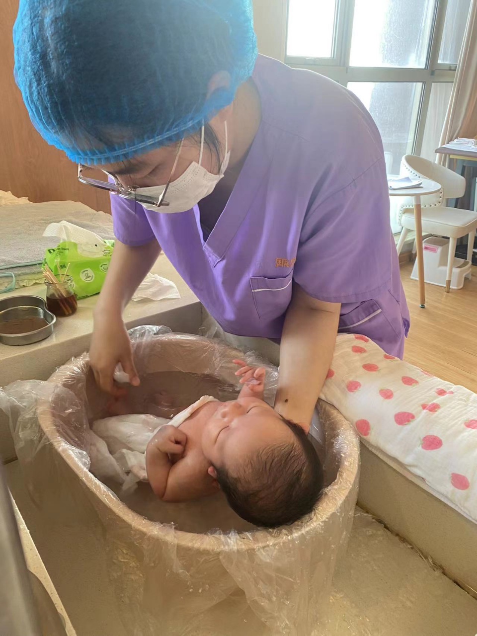 照顾新生儿