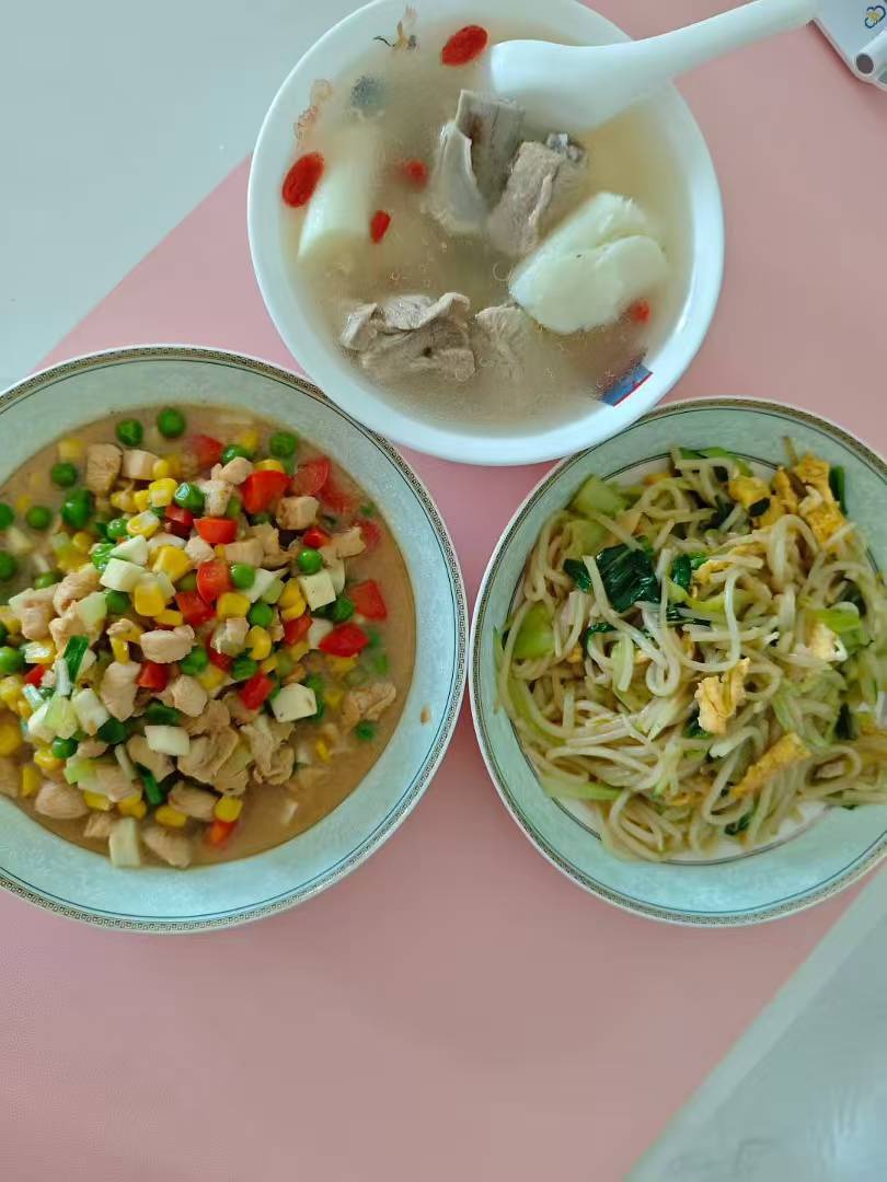 营养月子餐