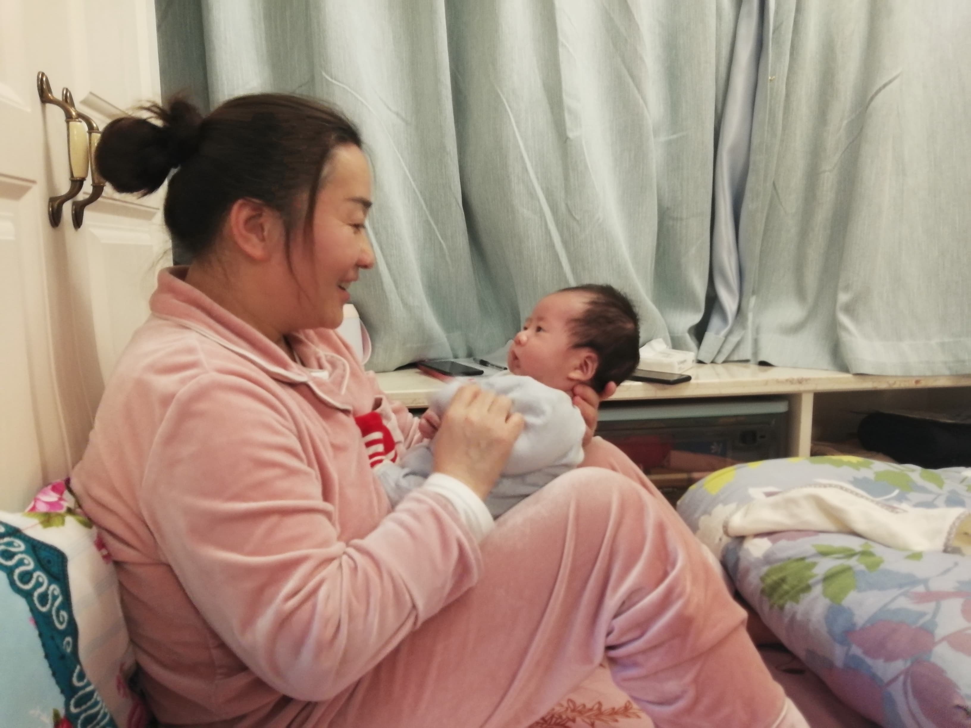 林金秀带孩子照片