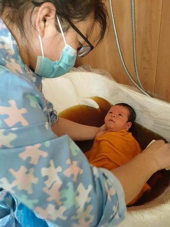 照顾新生儿