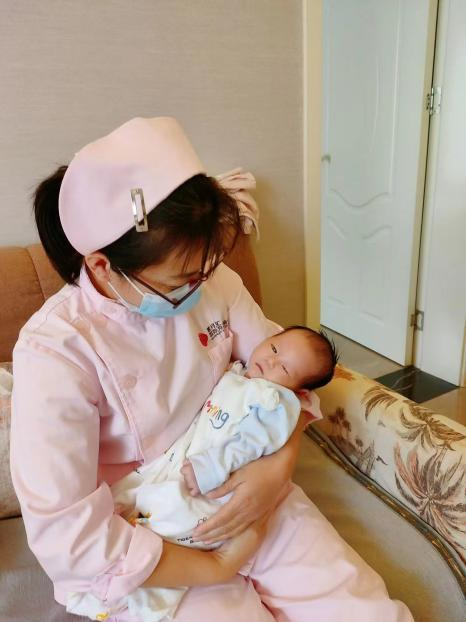 照顾新生儿