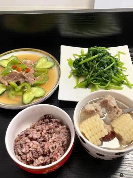 营养月子餐