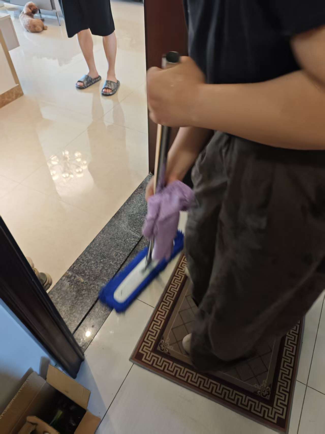 恒大云湖上郡120㎡精装大户型客厅深度保洁