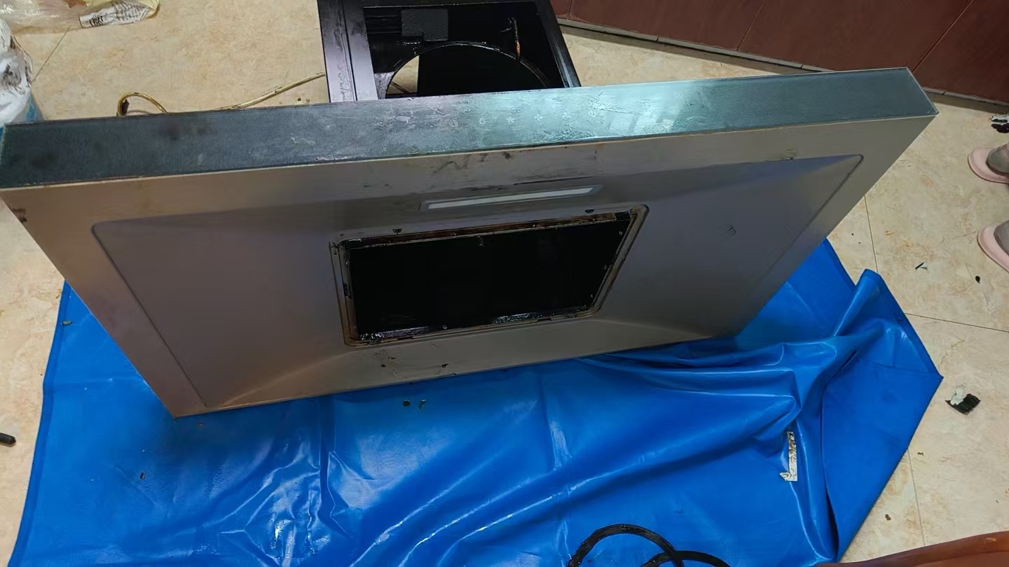 上门施工前做好全屋防护,避免油污污水污染客户家中家具墙面